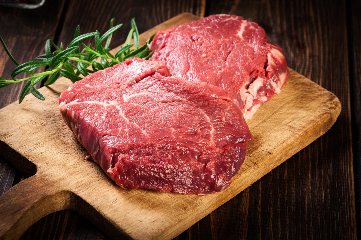 Soli na 1 kg mesa za soljenje govedine potrebujemo približno 50 gramov / foto depositphotos.com